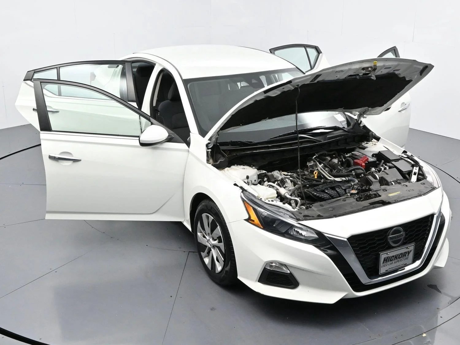 Used 2022 Glacier White Nissan 2.5 S image 35