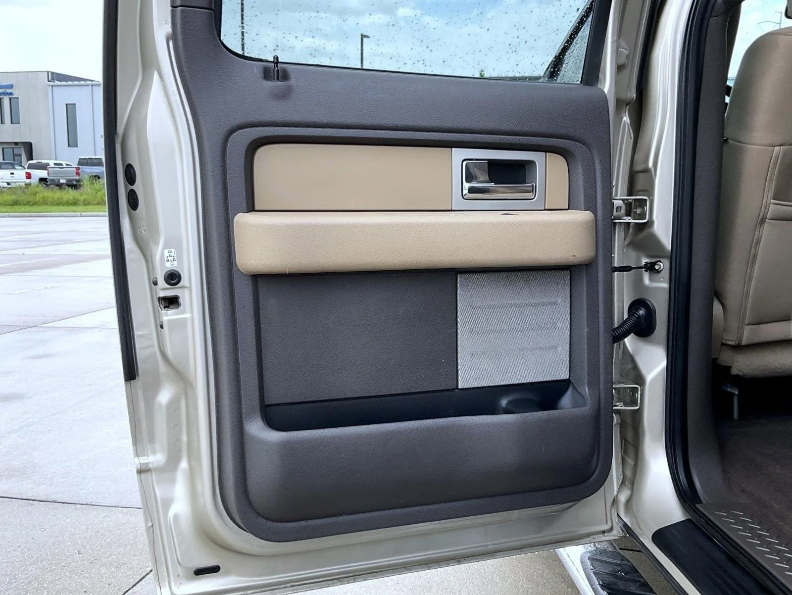 Used 2010 Gold Ford XLT image 21