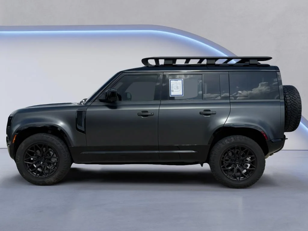 Used 2023 Carpathian Grey Premium Metallic Land Rover X-Dynamic SE image 2