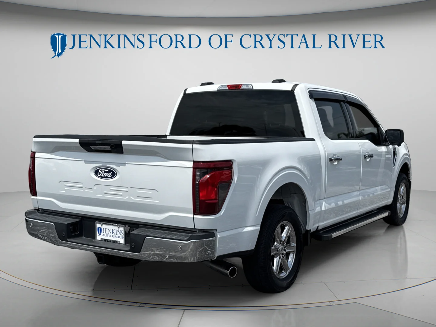 Used 2024 Oxford White Ford XLT image 5