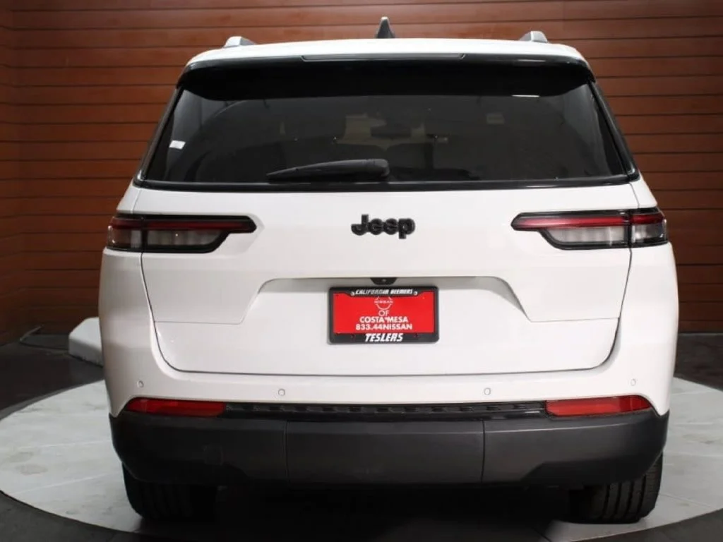Used 2023 Bright White Clearcoat Jeep Altitude image 2