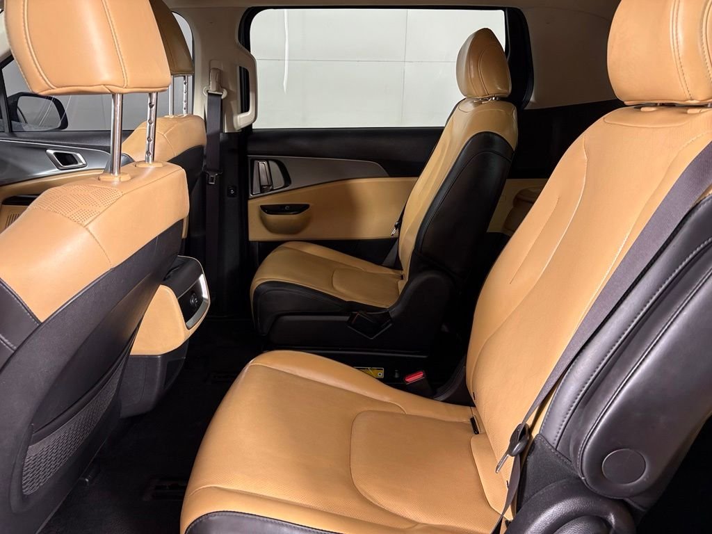 Used 2022 Black Kia LXS image 33