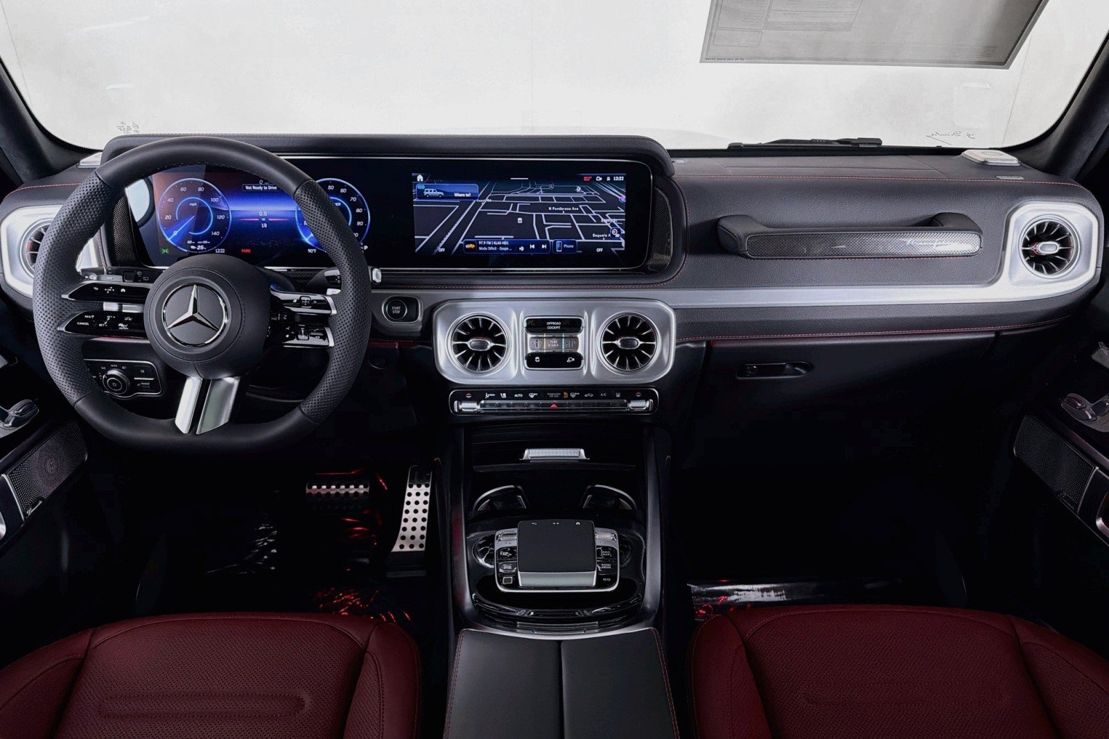 New 2027 MANUFAKTUR Arabian Grey Mercedes-Benz G 580e SUV image 4