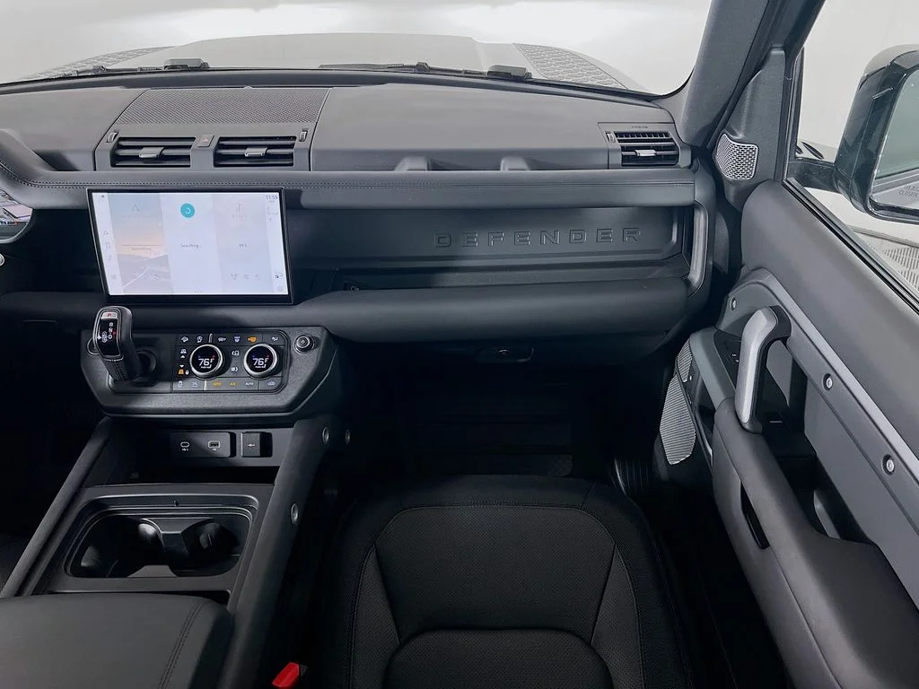 2024 Land Rover Defender X-Dynamic SE - Photo 24