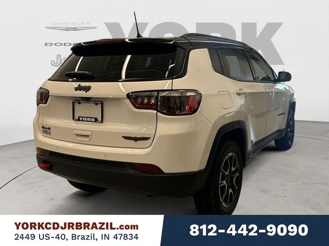 New 2026 Bright White Clear-Coat Exterior Paint Jeep Trailhawk image 5