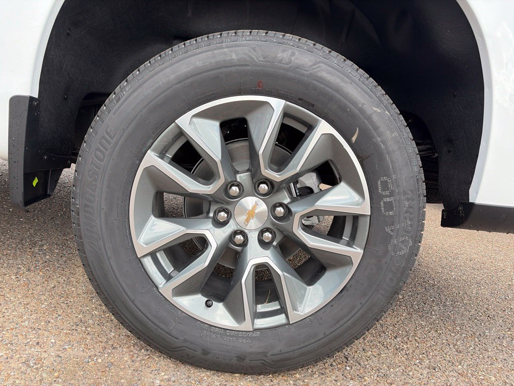 New 2026 Summit White Chevrolet LT image 21