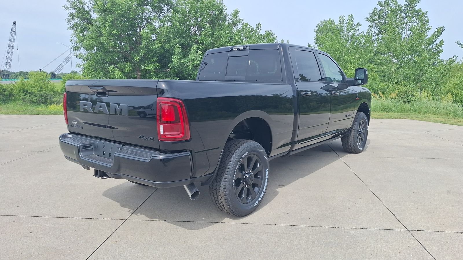 New 2026 Diamond Black Crystal Pearl-Coat Exterior Paint RAM Laramie image 3