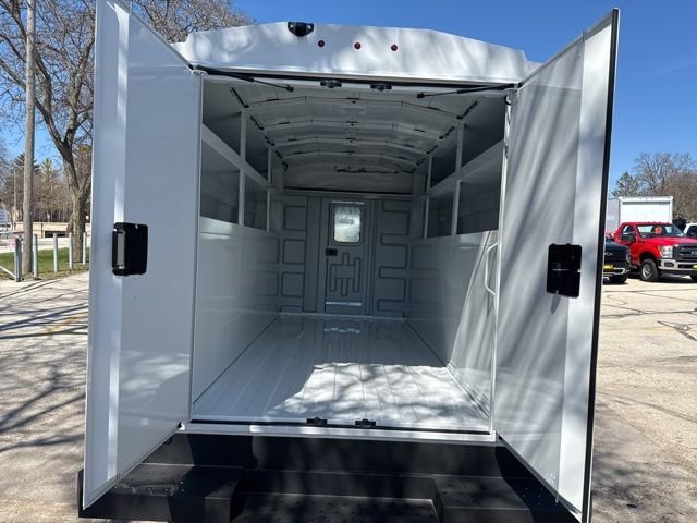 New 2025 Summit White Chevrolet 1WT image 6