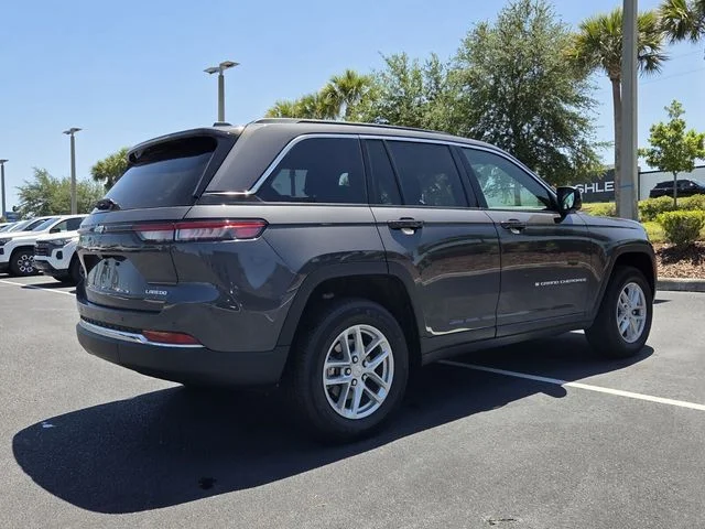 Used 2025 Gray Jeep Laredo X image 6