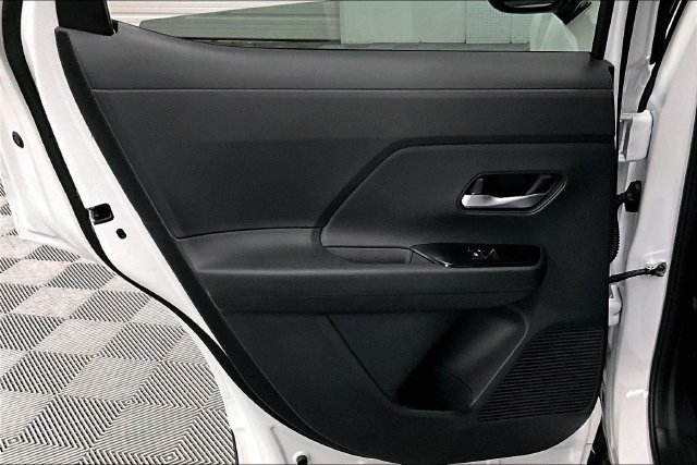 New 2026 Aspen White Tricoat/Super Black Nissan SR image 30