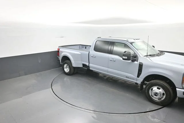 New 2026 Glacier Gray Metallic Tri-Coat Ford F-350® Platinum® image 24