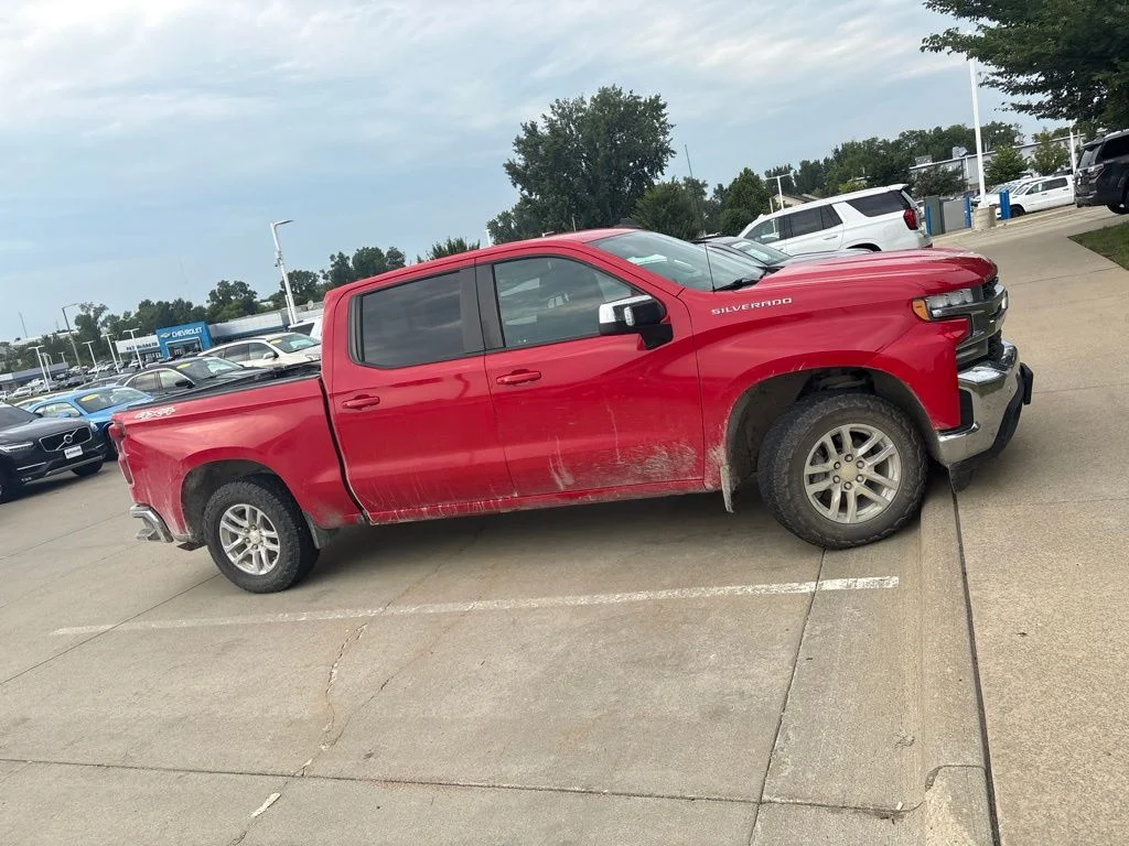 Used 2019 Red Chevrolet LT image 4