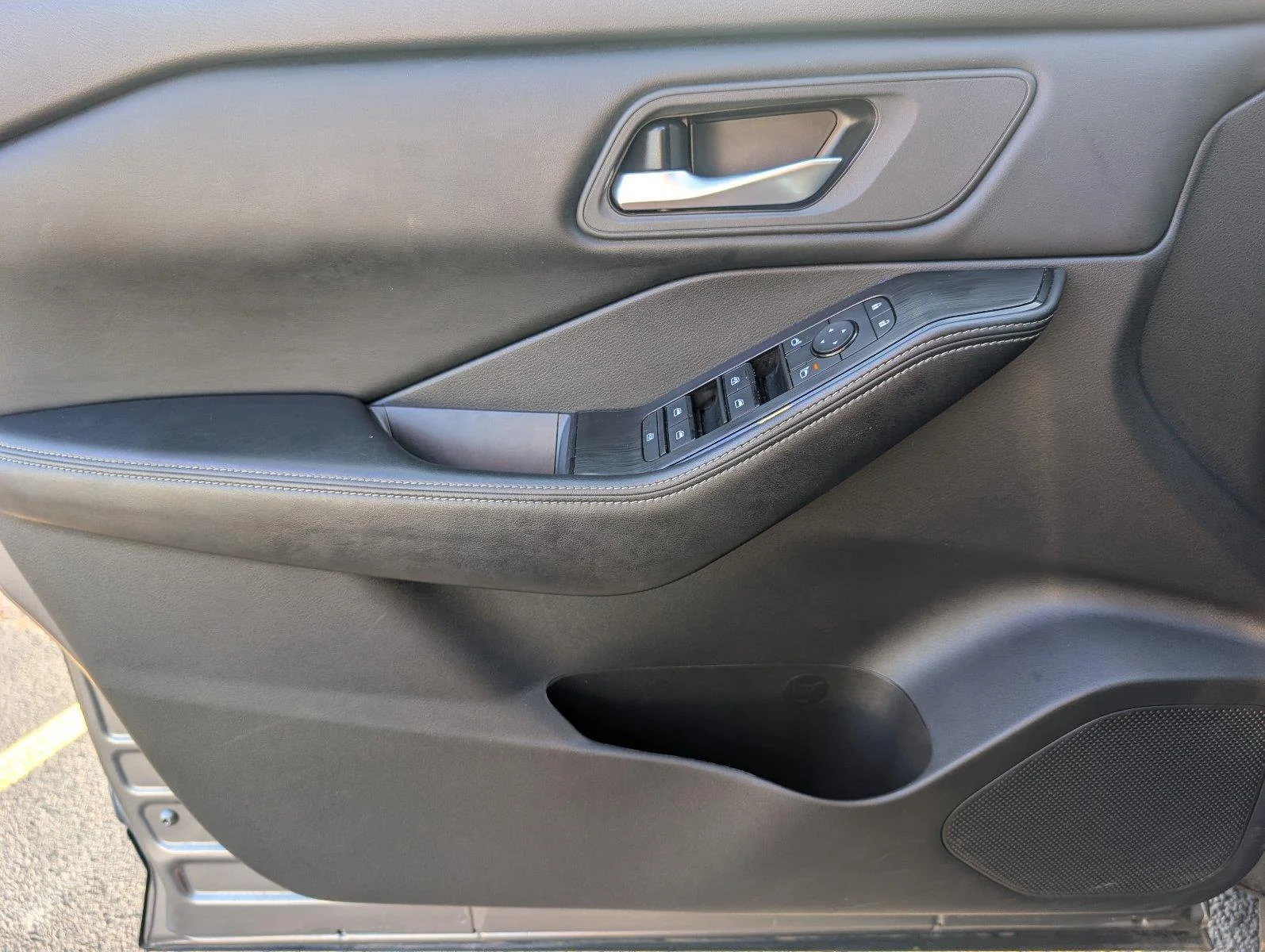 Used 2025 Gun Metallic Nissan SV image 18