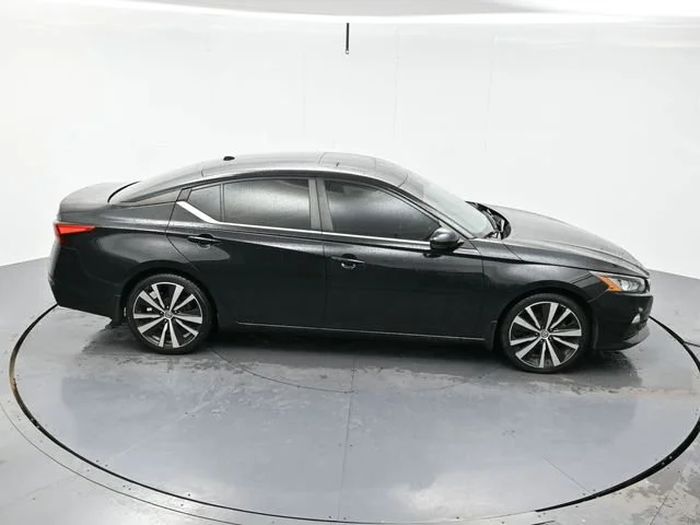 Used 2019 Super Black Nissan 2.5 SR image 24