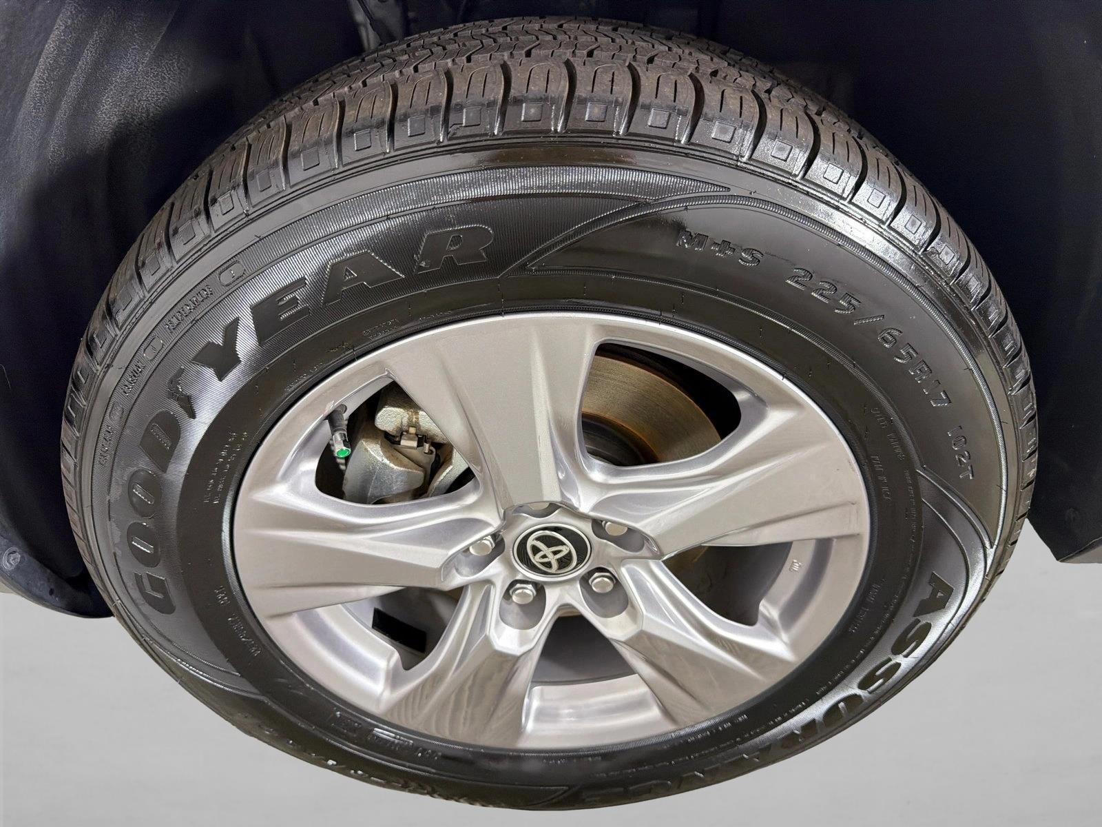 Used 2025 Ice Cap Toyota XLE image 11