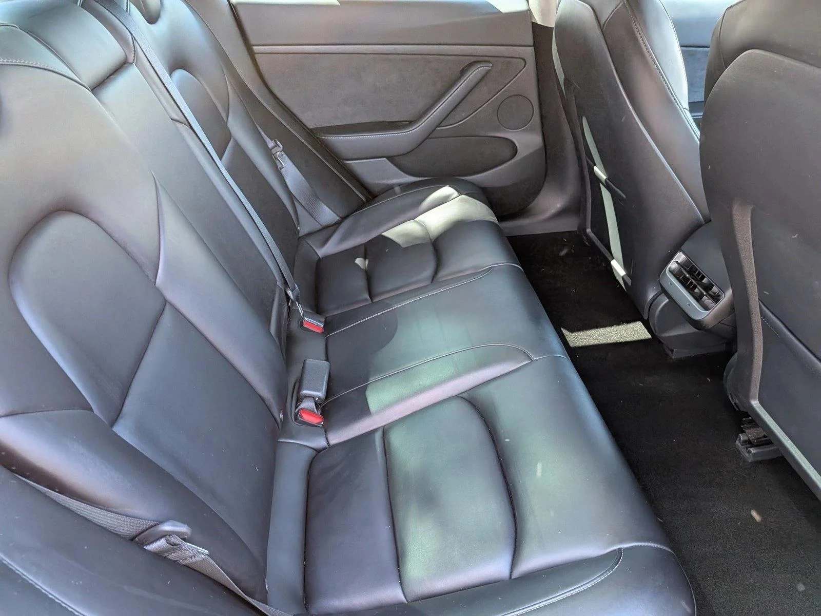 Used 2022 Silver/Gray Tesla Performance image 19