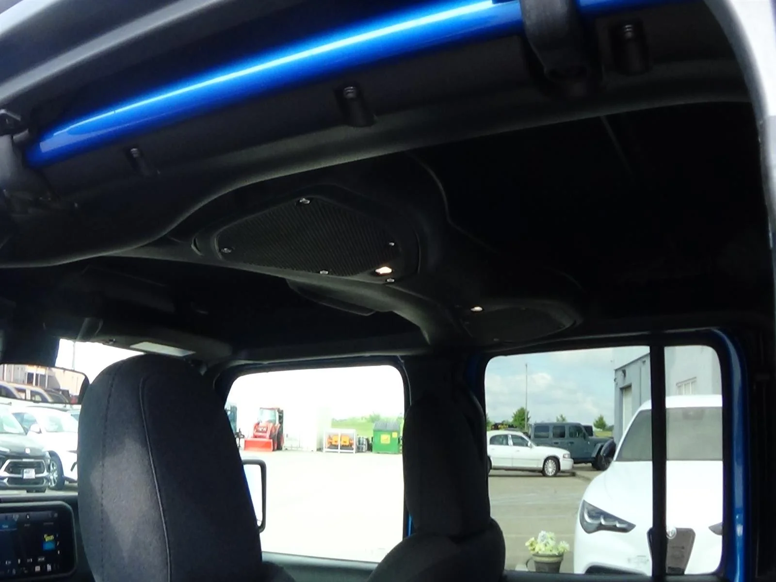 Used 2024 Hydro Blue Pearl Coat (pbj) Jeep Rubicon image 12