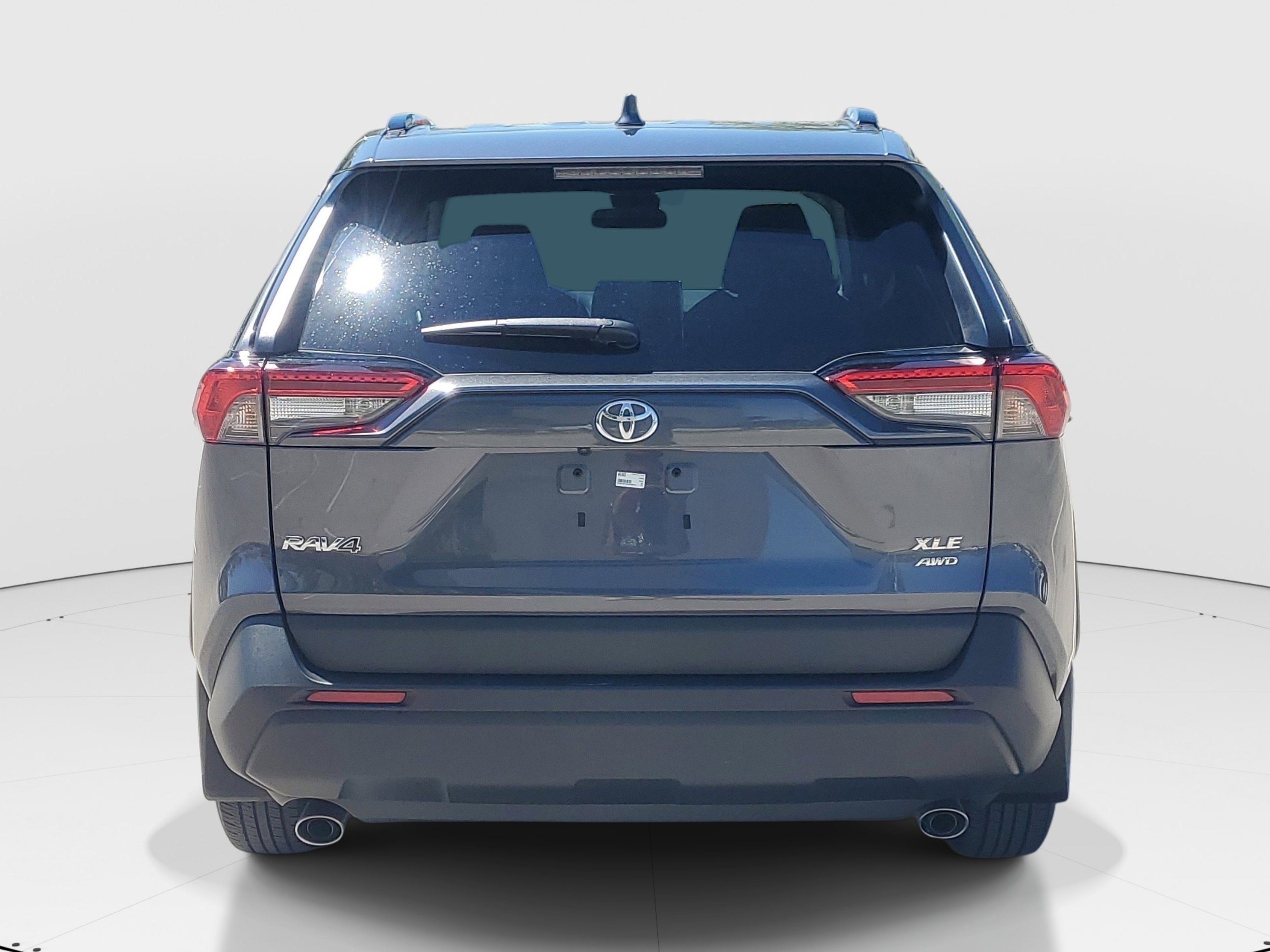 Used 2025 Magnetic Gray Metallic Toyota XLE image 4