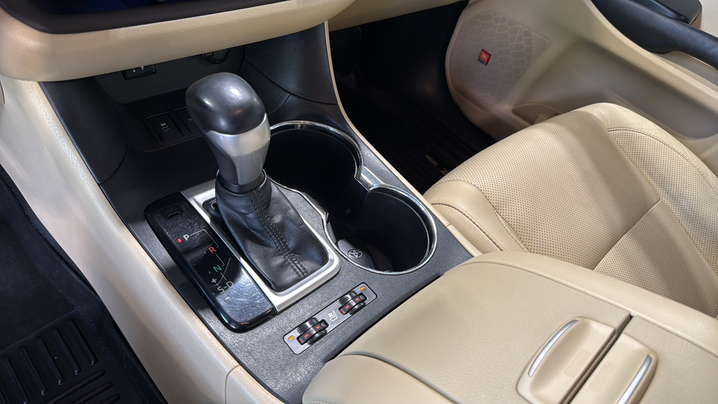 Used 2014 Red Toyota Limited image 31