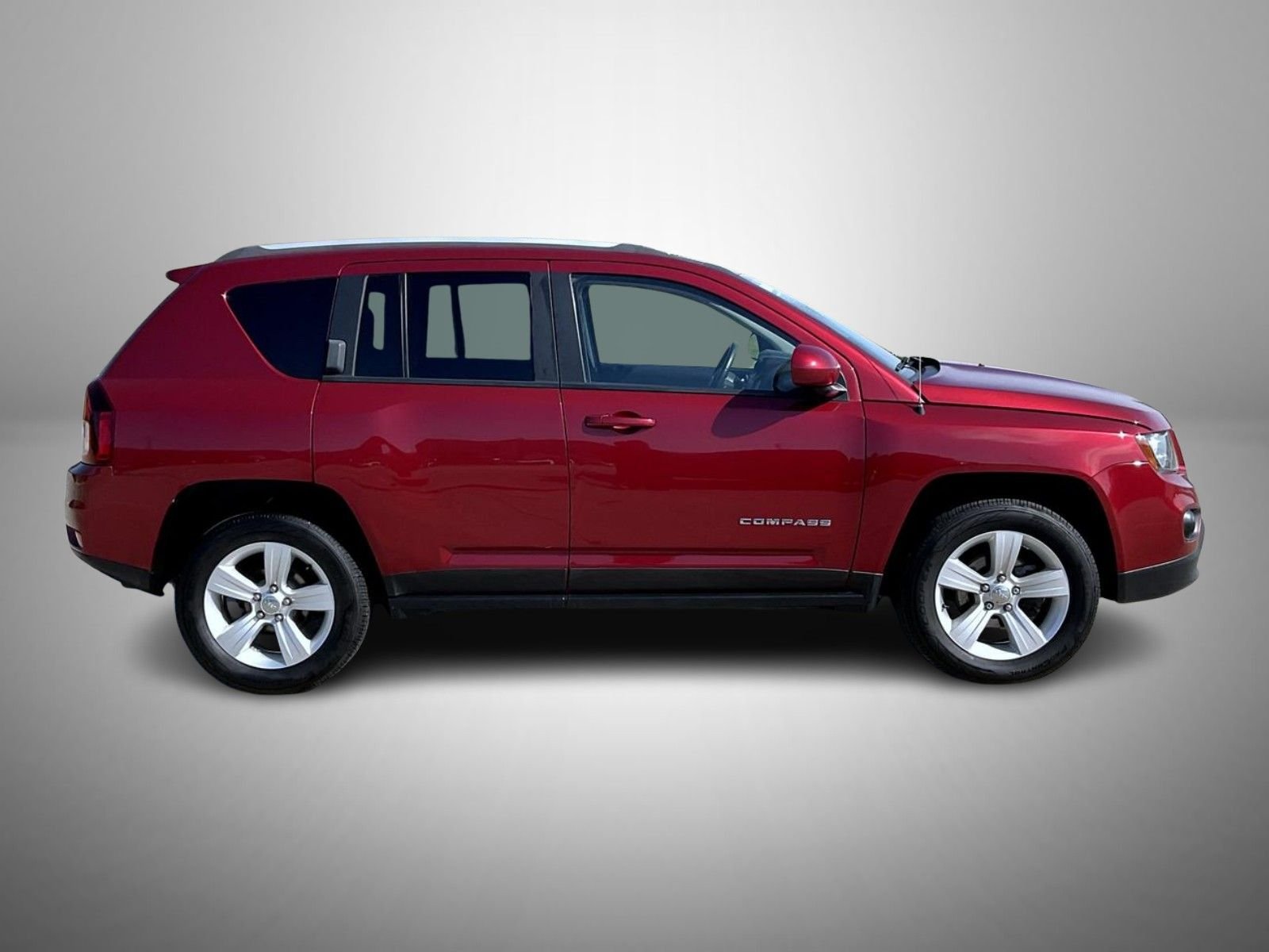 Used 2017 Red Jeep Latitude image 4
