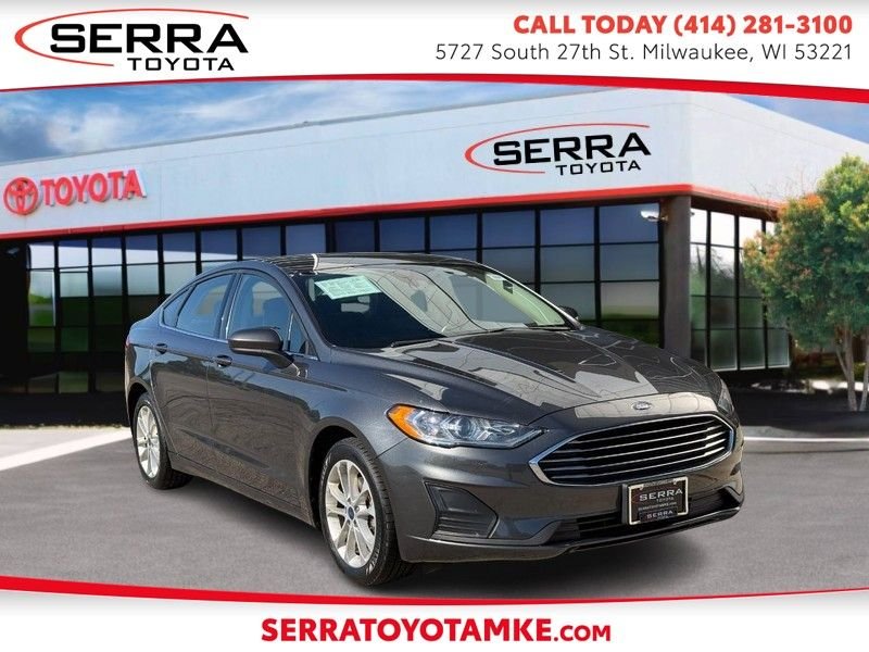 2020 Ford Fusion SE's photo