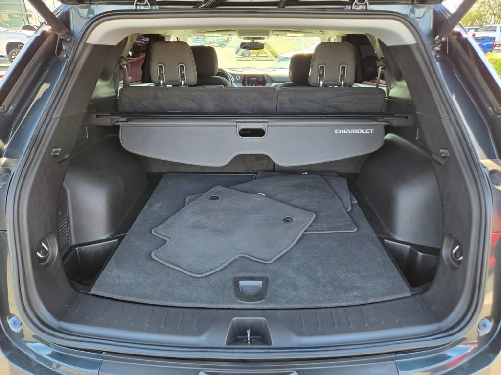 Used 2020 GRAPHITE METALLIC Chevrolet LT image 13