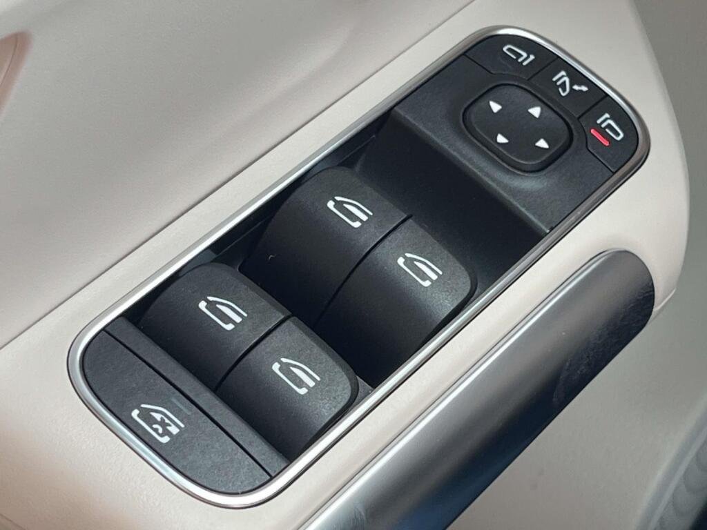 New 2026 Polar White Mercedes-Benz GLA 250 image 33