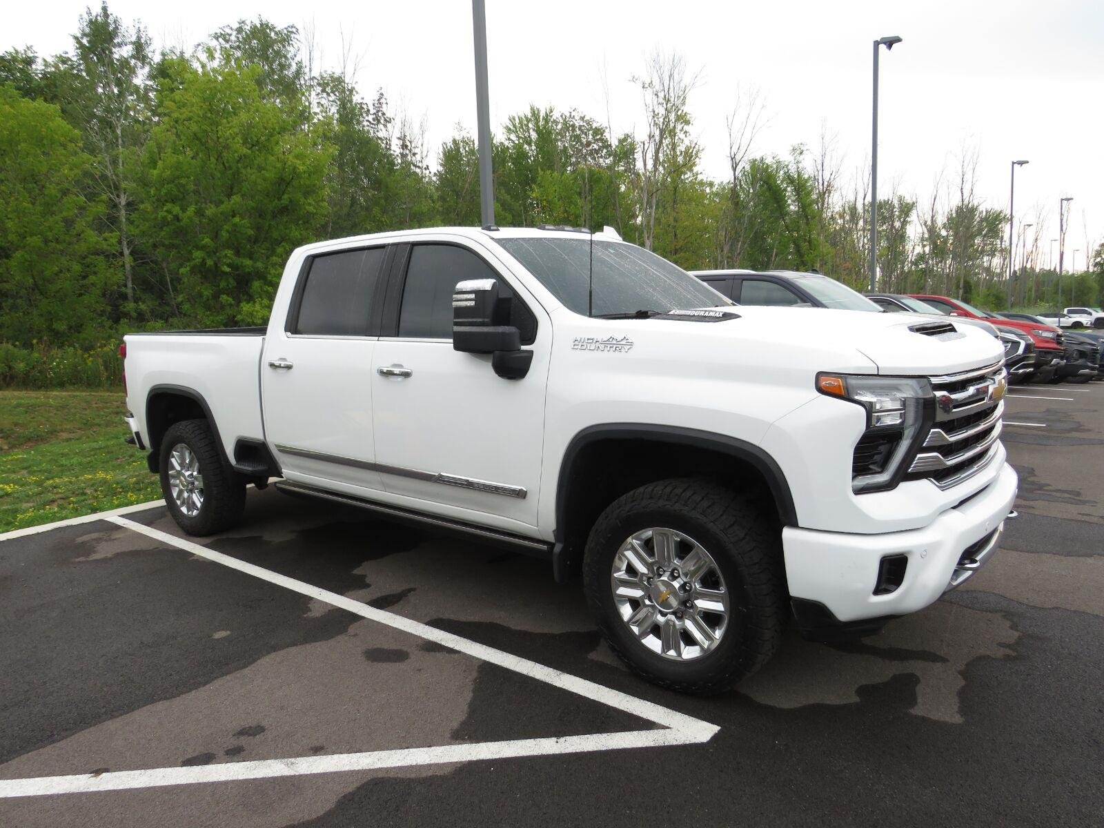 Used 2024 Summit White Chevrolet High Country image 14