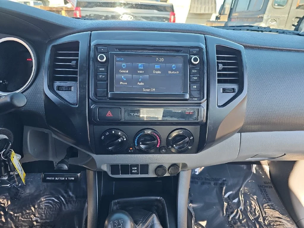 Used 2015 White Toyota Base image 19