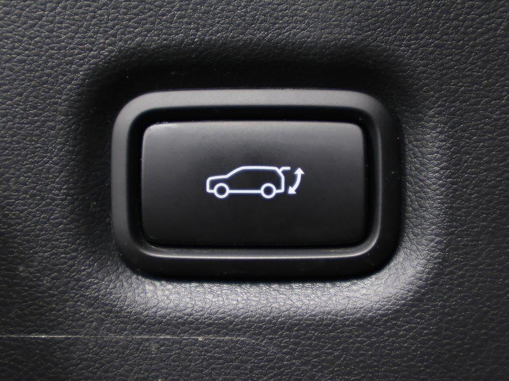 Used 2025 White Hyundai SEL image 45