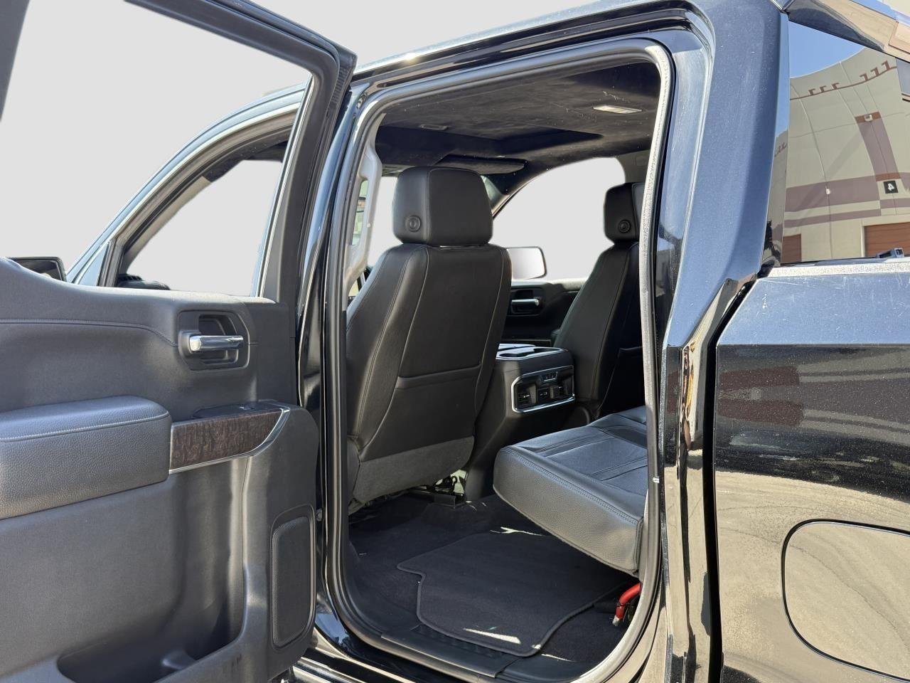 Used 2019 Onyx Black GMC Denali image 23