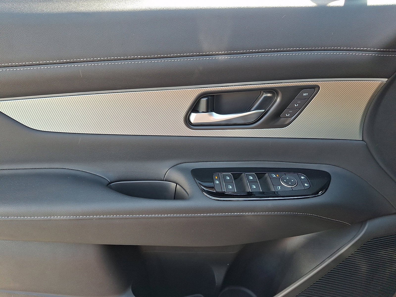 Used 2025 Gun Metallic Nissan SL image 11