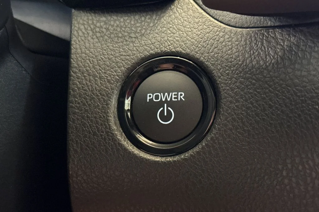 New 2026 Wind Chill Pearl with Midnight Black Metallic roof <sup>1</sup> Toyota  XSE image 22