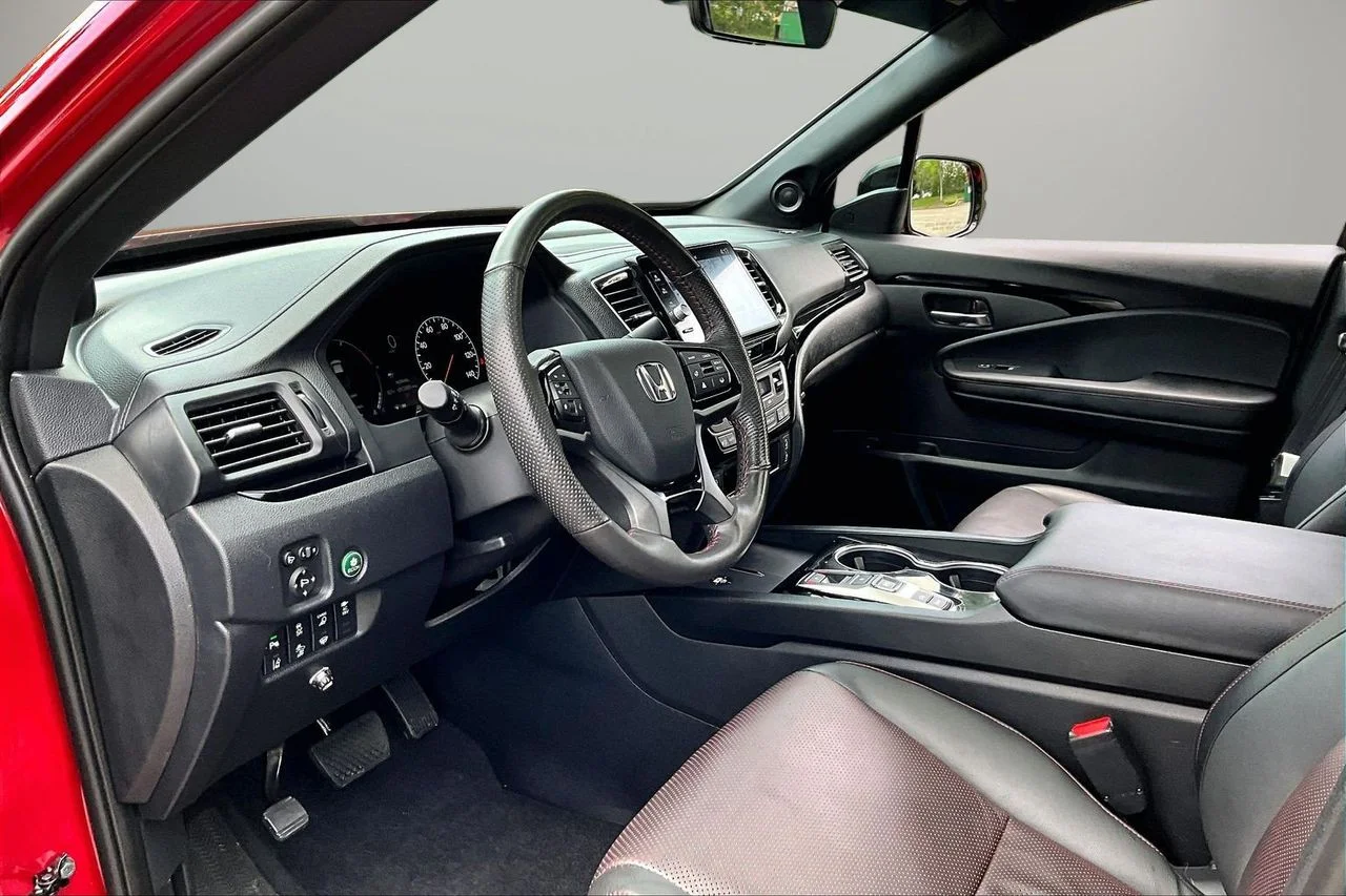 Used 2025  Honda Black Edition image 19