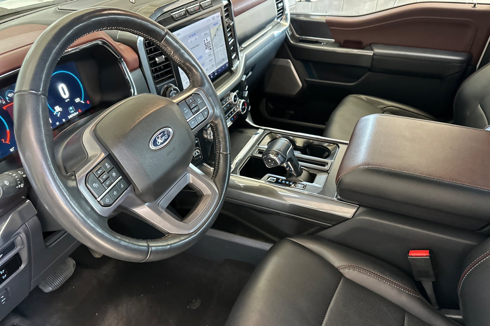 Used 2023 White Ford Lariat image 9