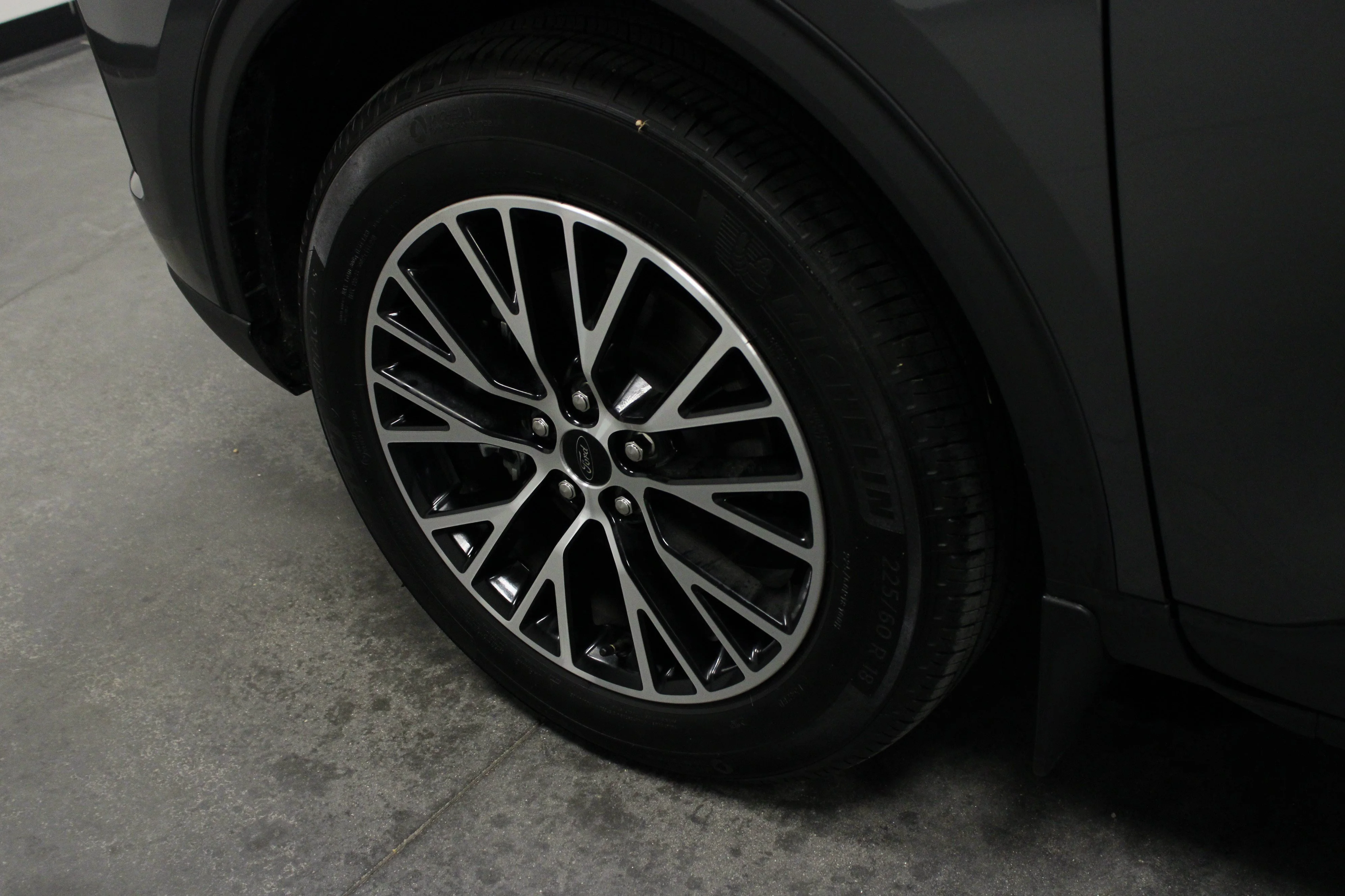 Used 2025 Gray Metallic Ford Base image 10