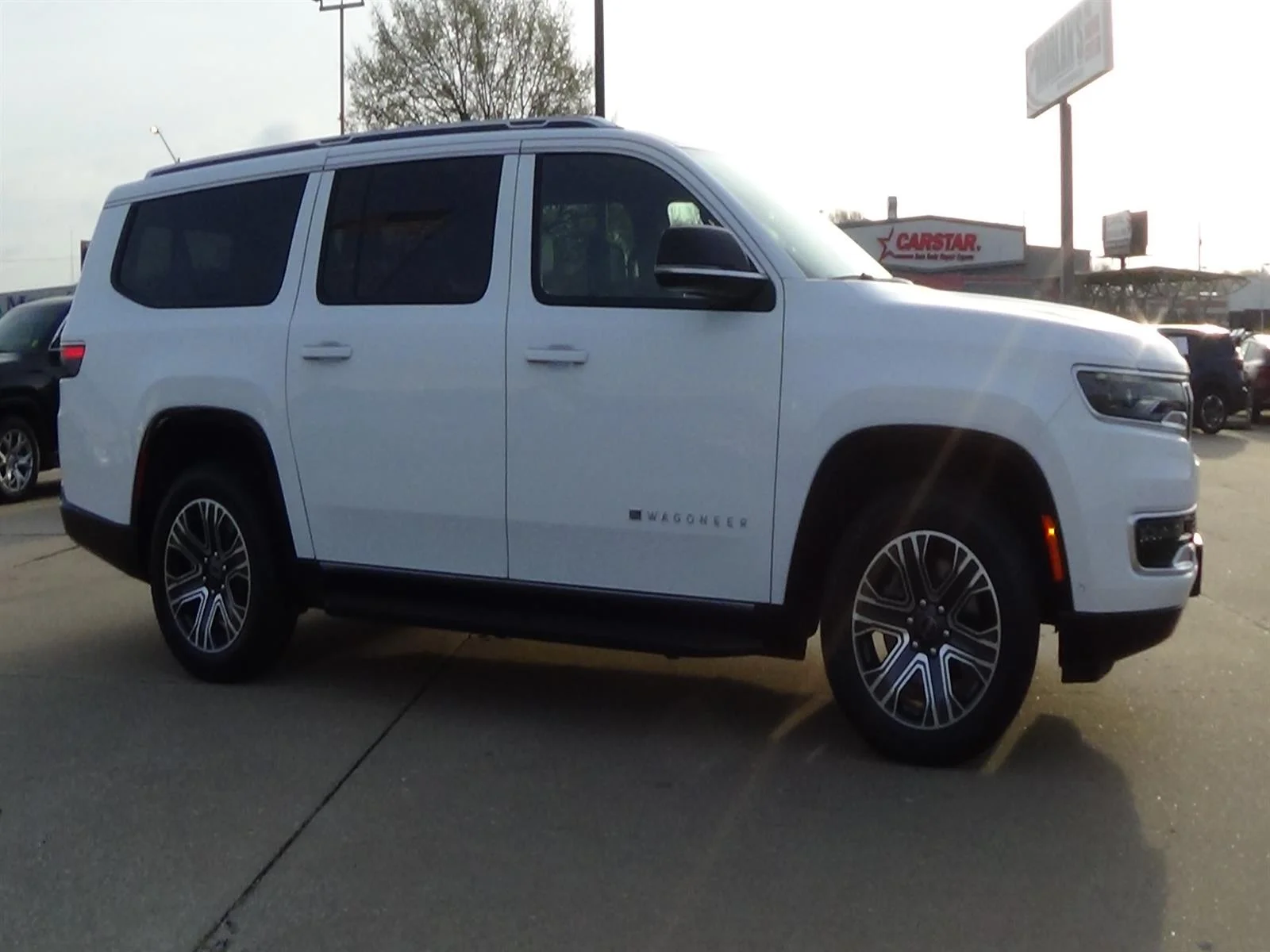Certified Used 2025 Bright White Clear Coat Jeep Base image 5