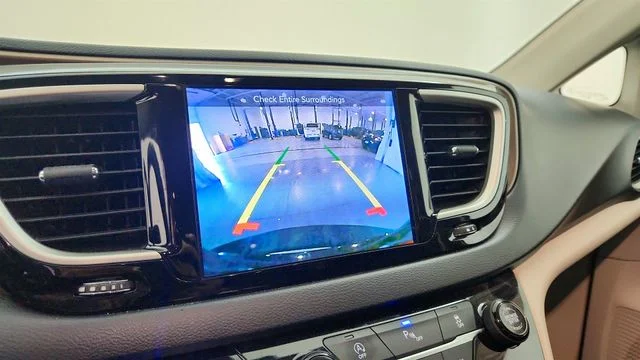 Used 2017 Black Chrysler Touring L image 19
