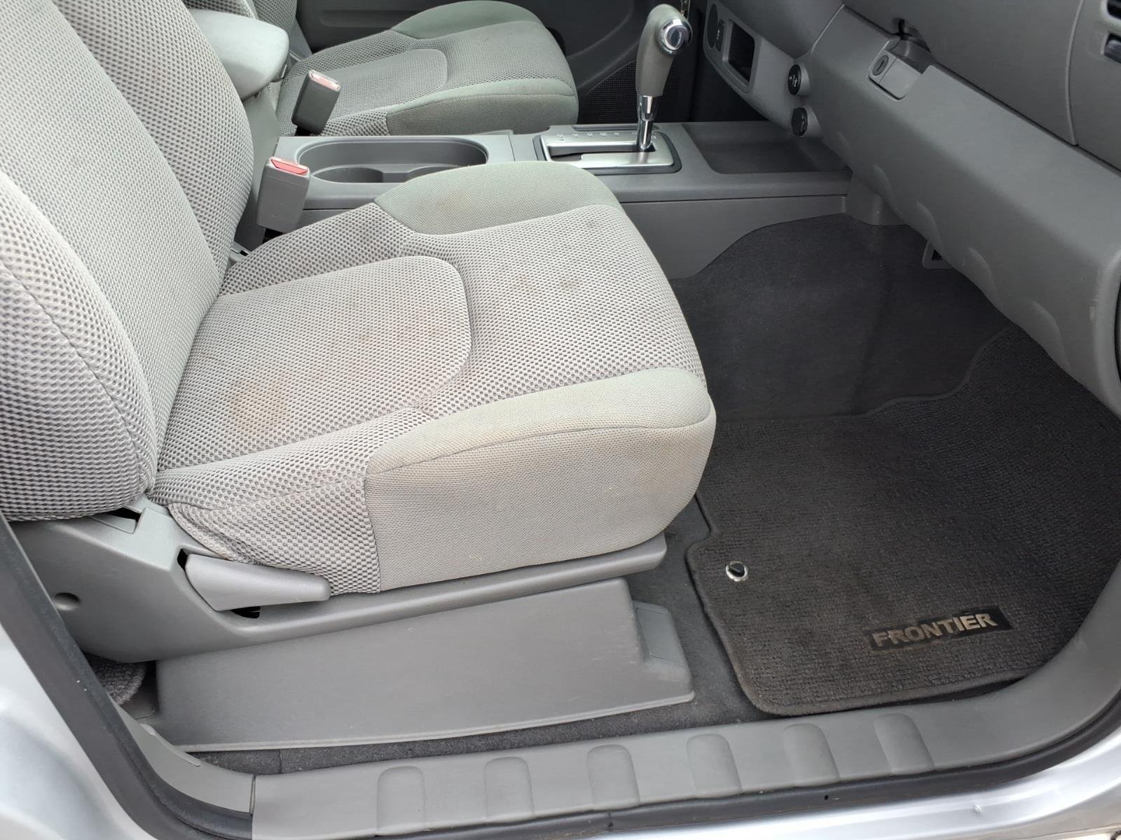 Used 2019 Glacier White Nissan SV image 19