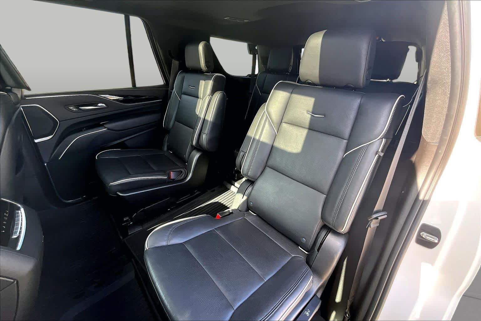 Used 2021 Crystal White Tricoat Cadillac Sport image 18