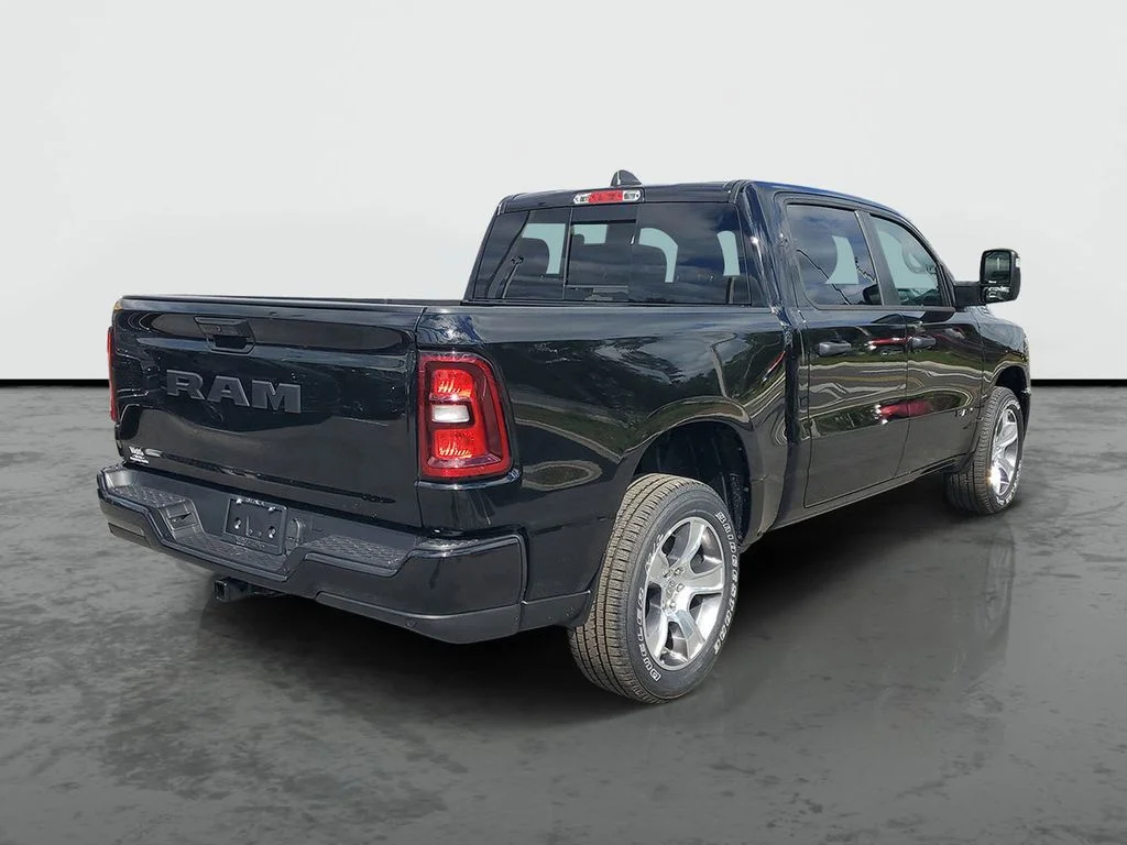New 2025 Diamond Black Crystal Pearl-Coat Exterior Paint RAM Tradesman image 2