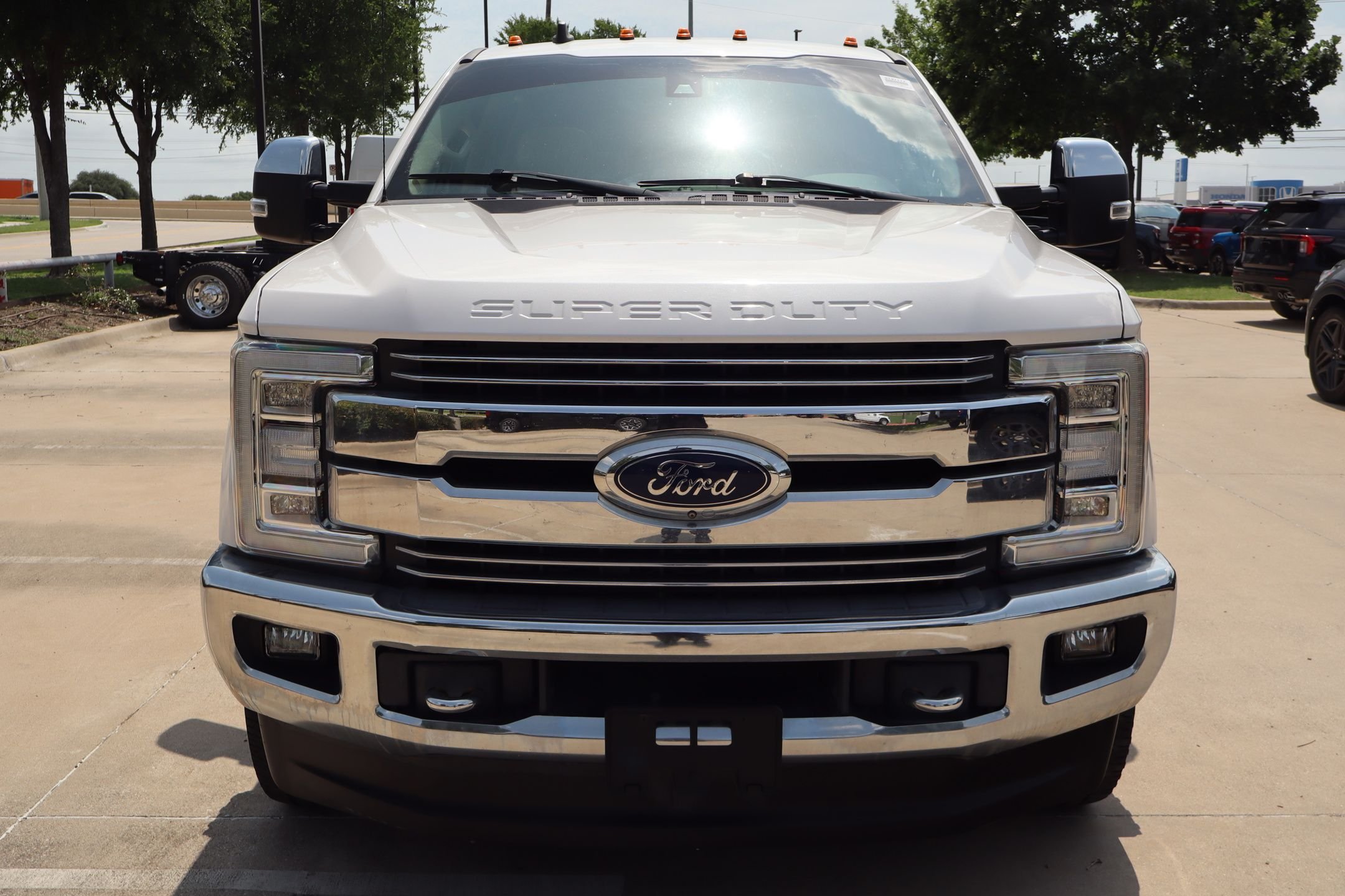 Used 2019 White Platinum Clearcoat Metallic Ford Lariat image 9