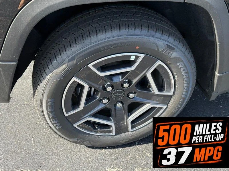 New 2026 Diamond Black Crystal Pearlcoat Jeep Limited image 5