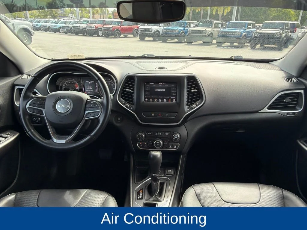 Certified Used 2021 Diamond Black Jeep Latitude Lux image 16