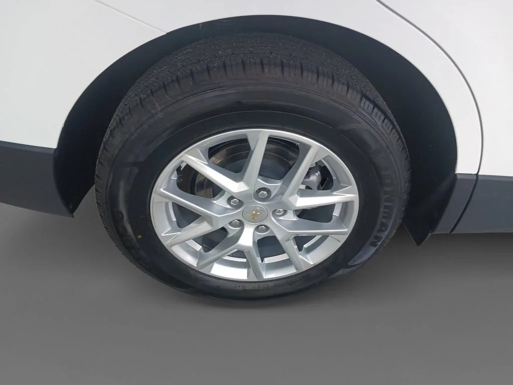 Used 2024 Summit White Chevrolet LT image 10