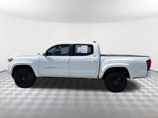 Used 2022 White Toyota SR5 V6 image 8