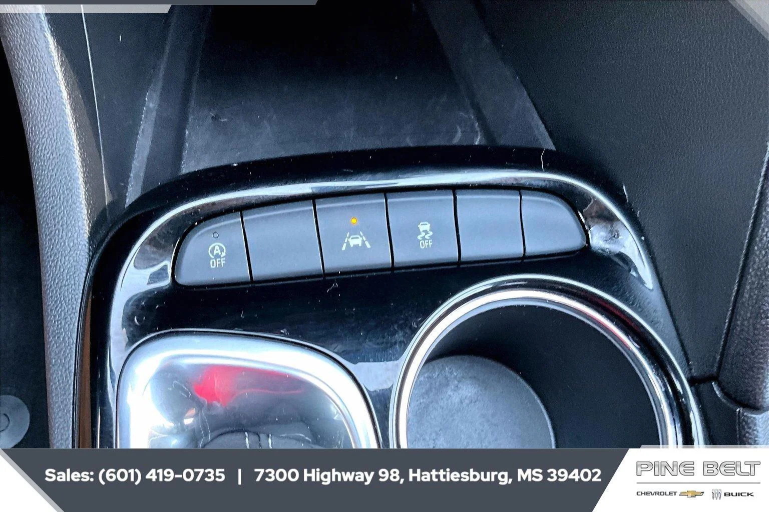 Used 2024 Summit White Buick Preferred image 23