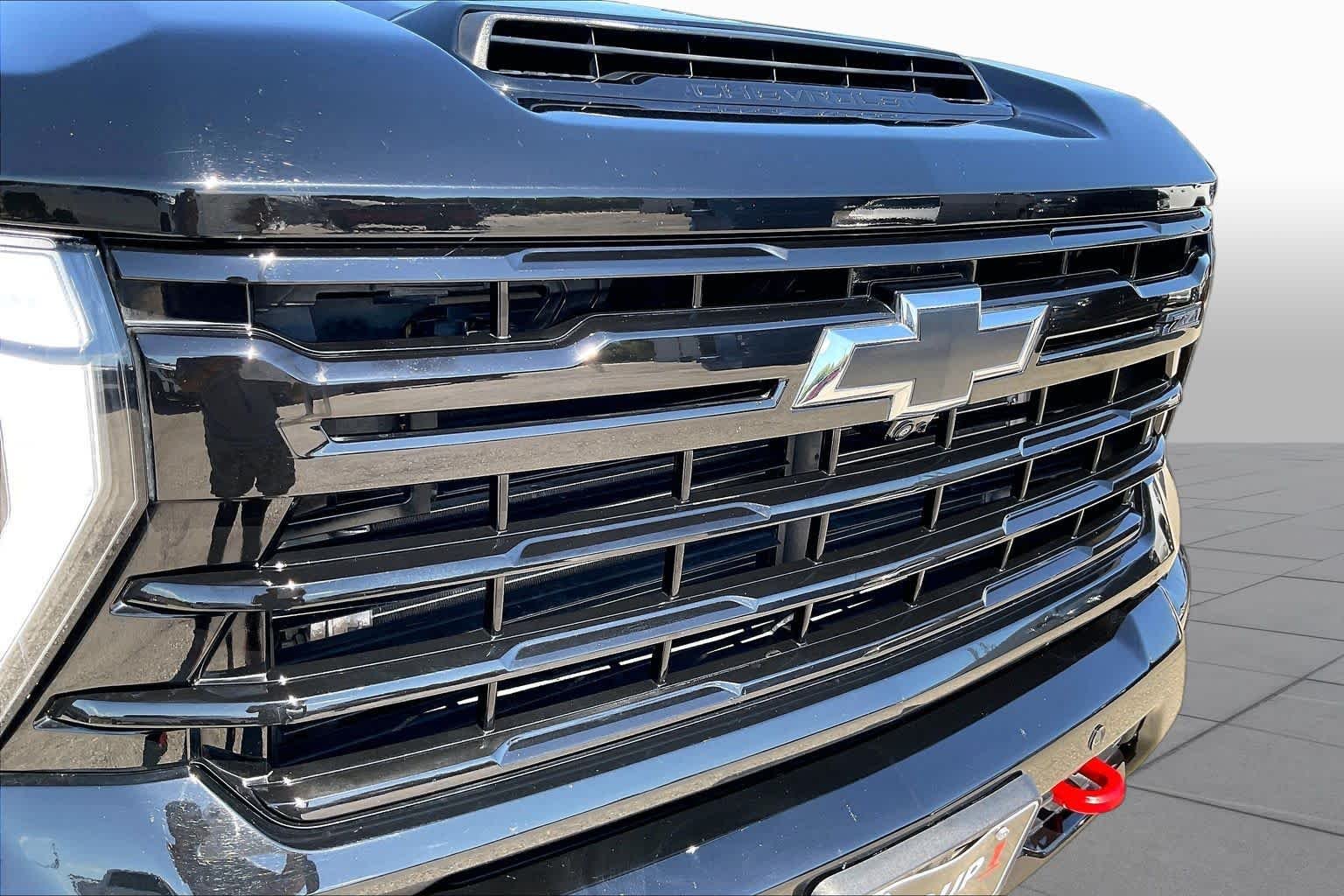 Used 2025 Black Chevrolet LT image 28
