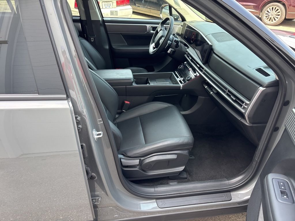 Used 2025 Gray Hyundai SEL image 12