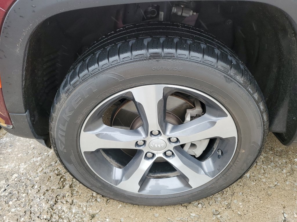 Used 2023 Velvet Red Pearlcoat Jeep Limited image 13